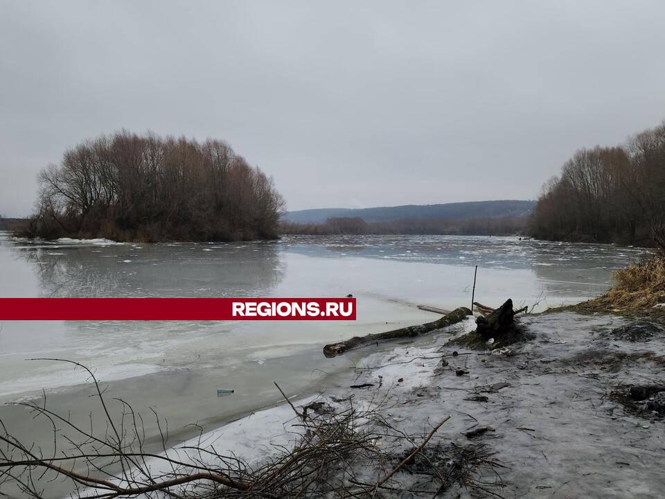 Лед стал отрываться от берега на Оке в Кашире из-за аномального потепления