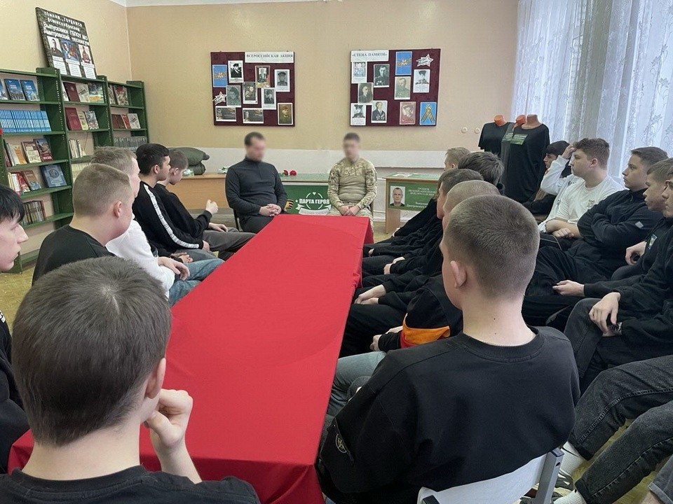 Основным правилам бойца научил дмитровских студентов участник СВО