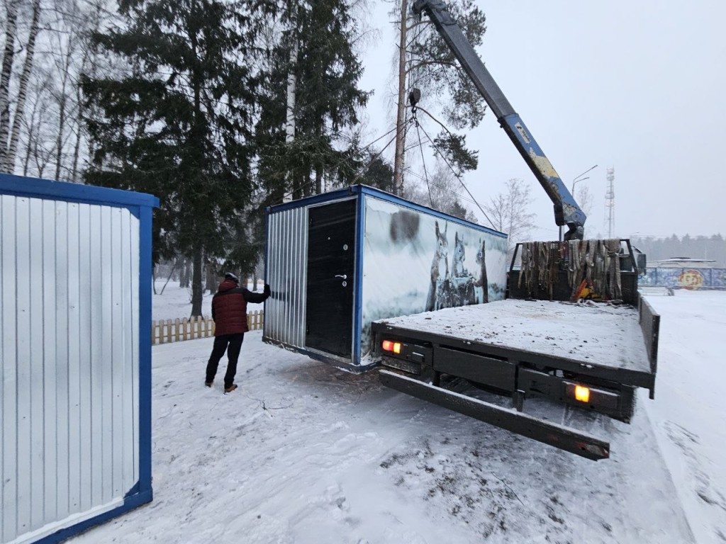 На Новом озере установили теплые раздевалки