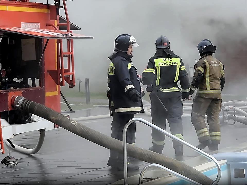 Двоих школьниц наградили за отважные действия при пожаре в Ногинске