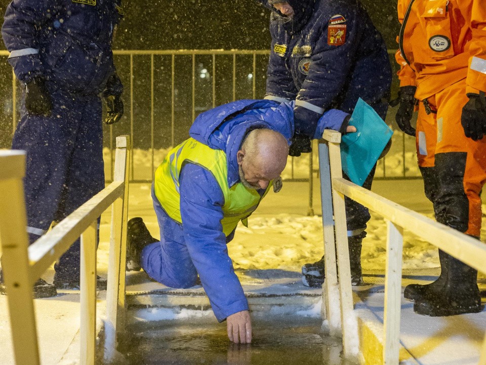 Электростальцам напомнили, как правильно окунаться в прорубь на Крещение