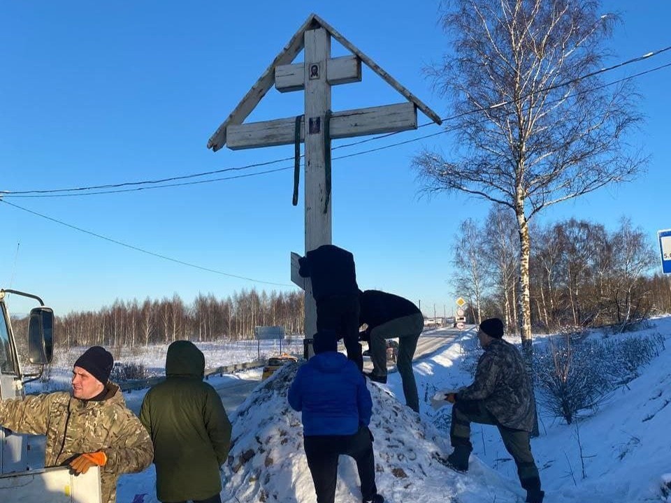 Дорожный крест восстановили между Клином и Высоковском