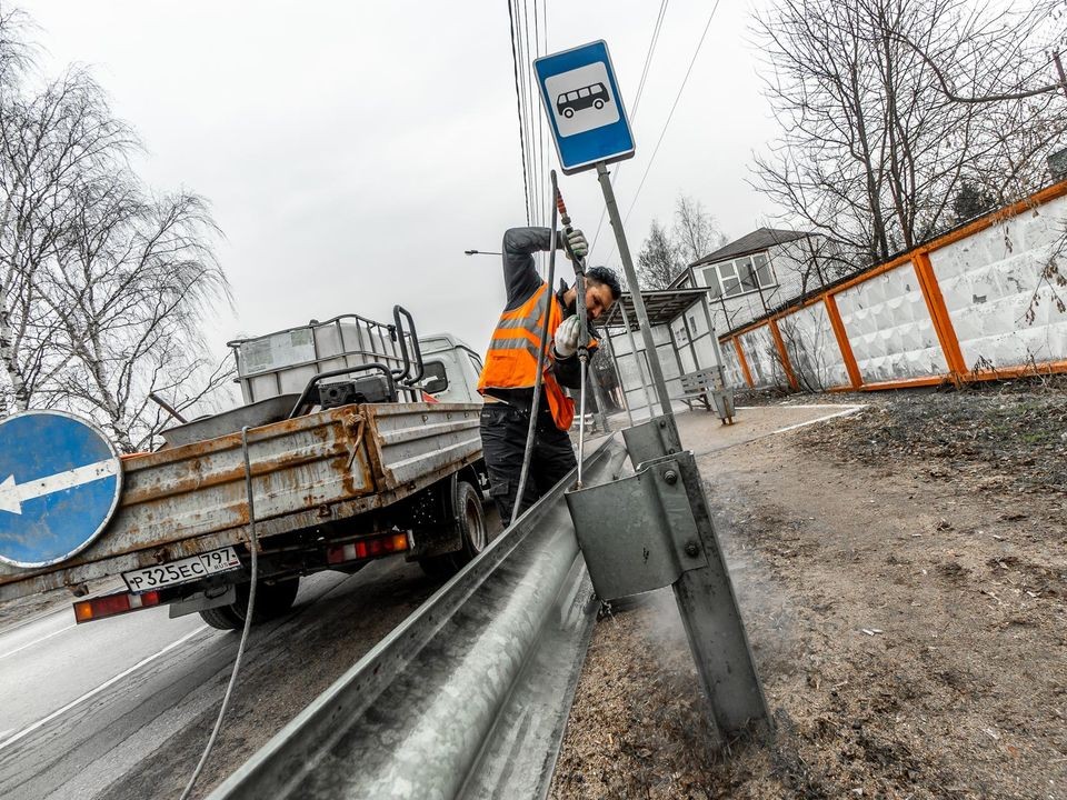 Ограждения на дорогах восстановили в шести округах Подмосковья