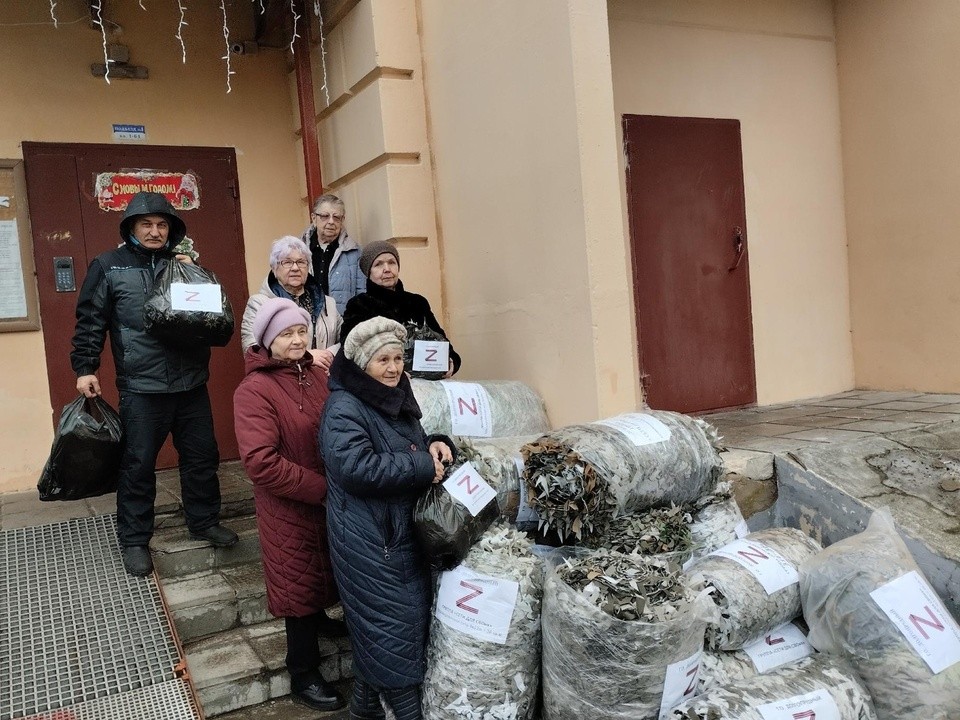 Более 400 кв.м. маскировочных сетей отправили бабушки Долгопрудного бойцам СВО в Луганск и Херсон