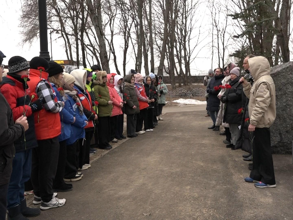 В Дубне почтили память освободителей Московской области в сквере 40-летия Победы