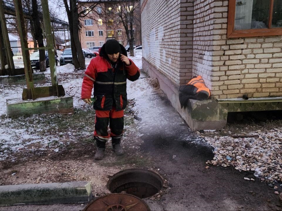 В Рузе устранили прорыв на теплосети на улице Революционная