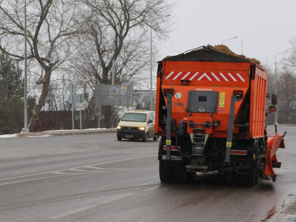 В Дмитровском округе почистили дороги и отремонтировали дорожные знаки