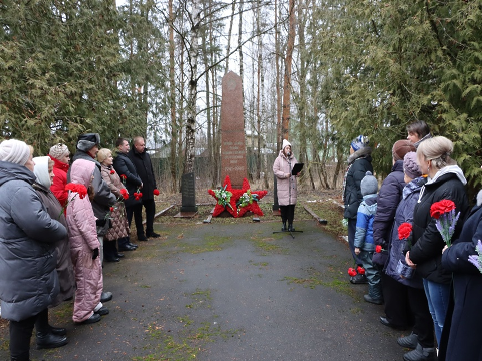 В поселке Большая Сестра прошел памятный митинг в честь 83-летия освобождения от фашистов