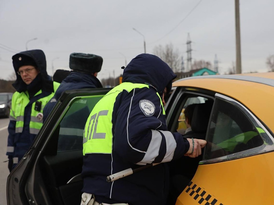 В Протвине задержали таксиста за незаконные перевозки