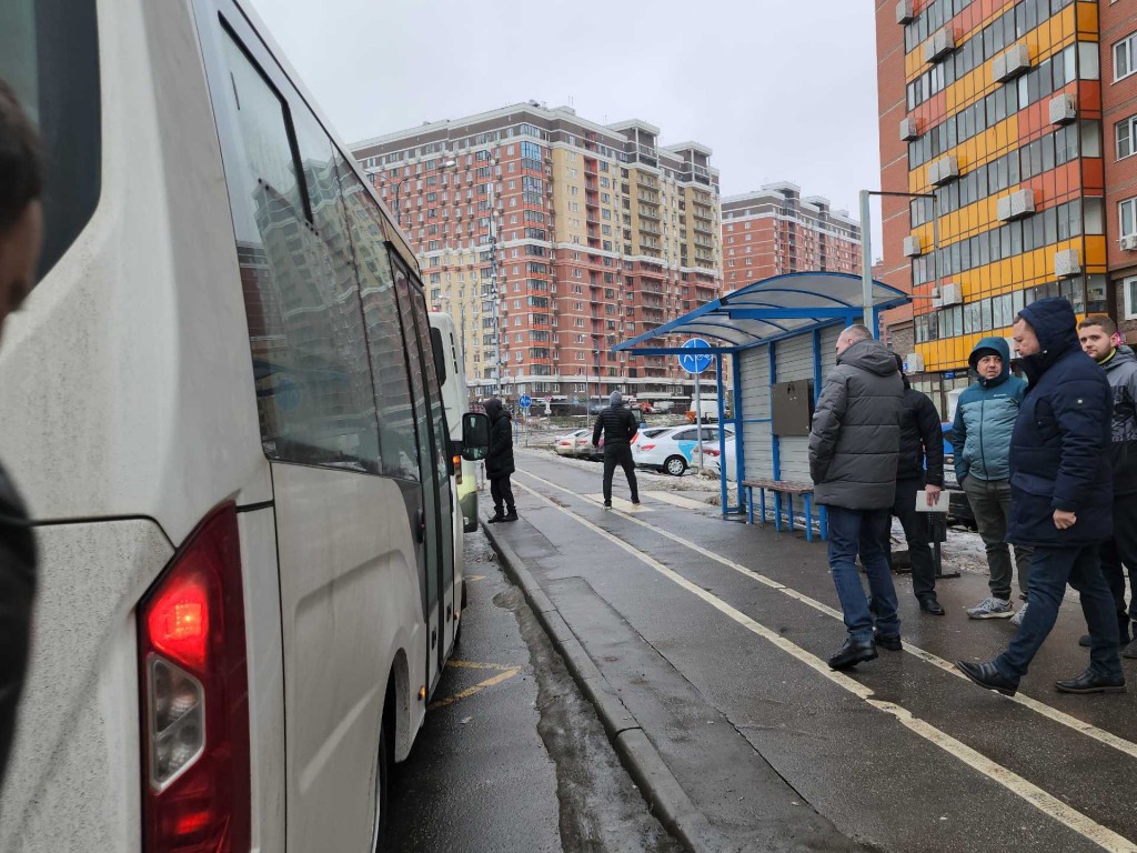 Девушка-курьер подралась с пассажиром в маршрутке Сергиева Посада