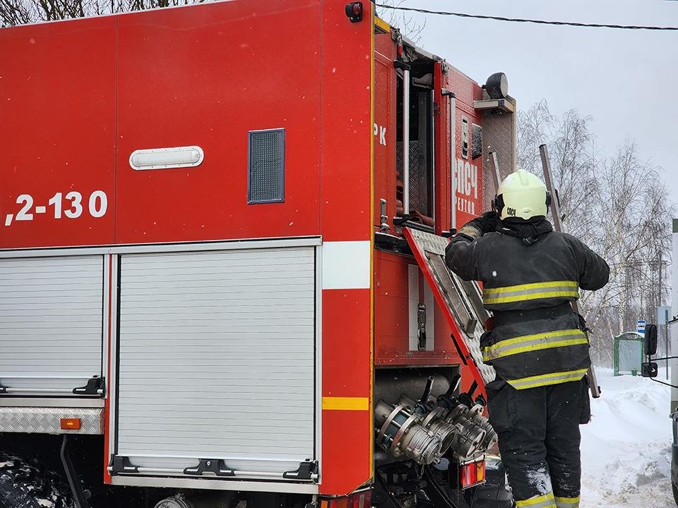 На Пожарном переулке в Сергиевом Посаде задымилась иномарка