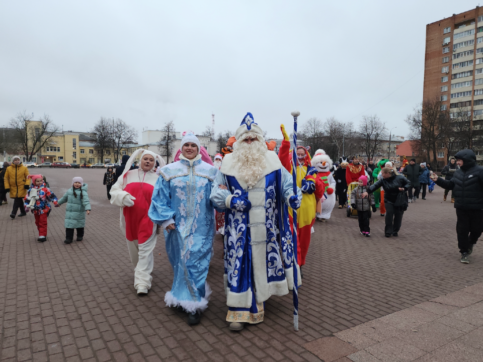 Костюмированный бал устроили во Фрязинском лесопарке