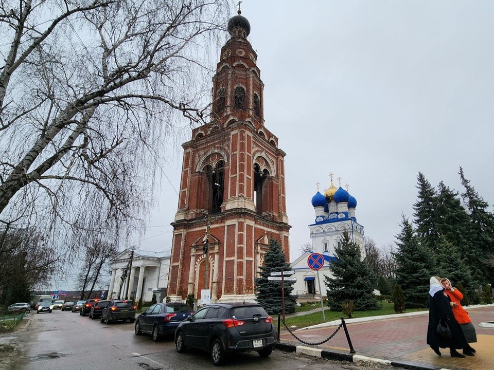 В Иерусалимском храме в Бронницах горожане запасаются святой водой