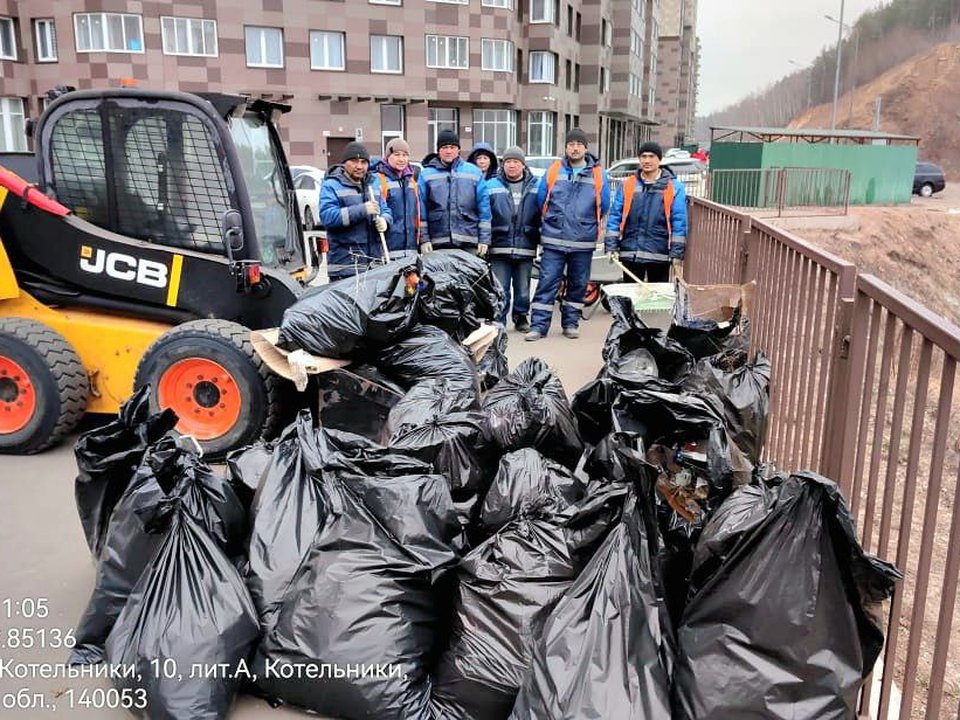 Отсутствие снега не стало помехой для уборки в Новых Котельниках