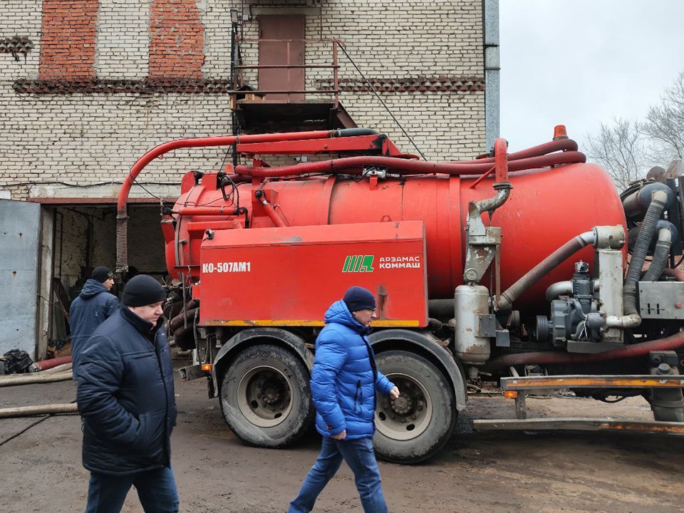 Более чем наполовину очистили кессон на канализационной станции в Пушкино