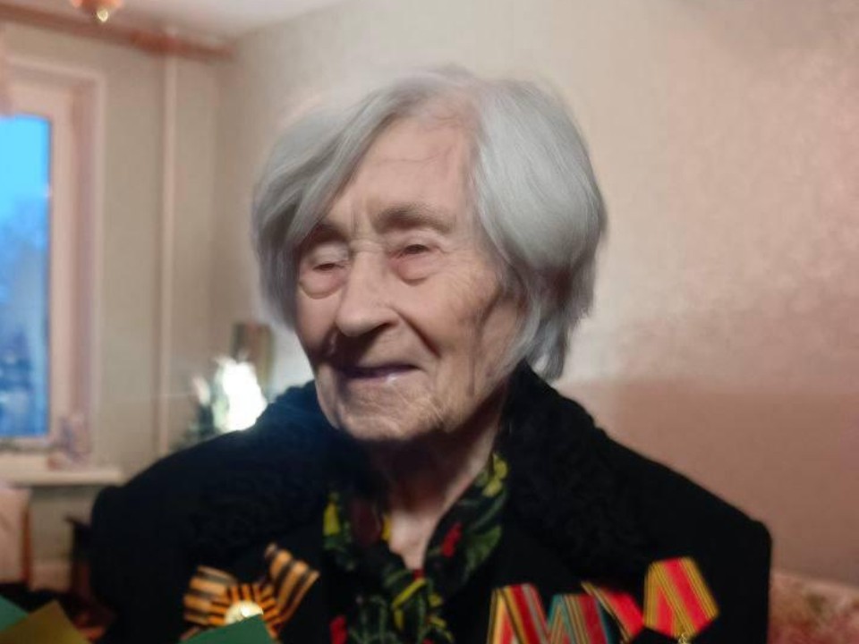 Ветерана Великой Отечественной войны из Лобни поздравили с 98-летием