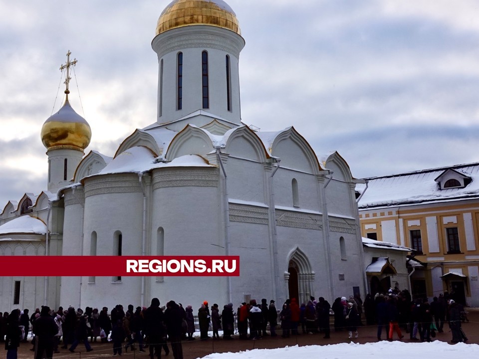 Храмы Троице-Сергиевой лавры готовятся к Рождественскому богослужению