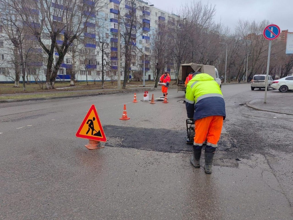 Более 300 ям устранили на дорогах Люберец с начала года