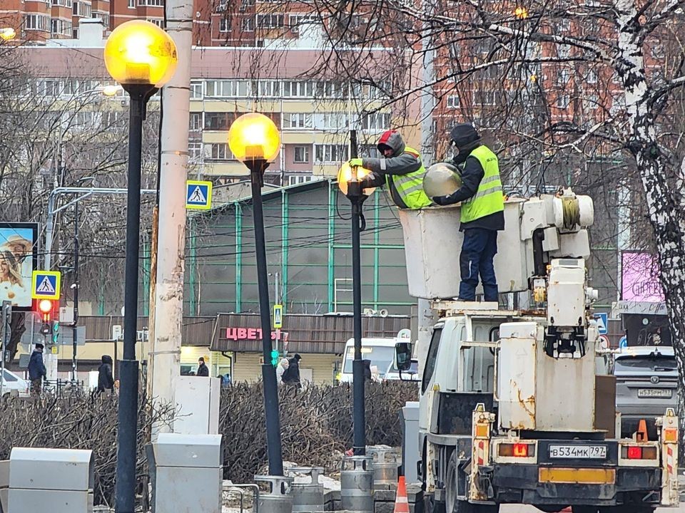 В Люберцах обновили уличное освещение вдоль Октябрьского проспекта