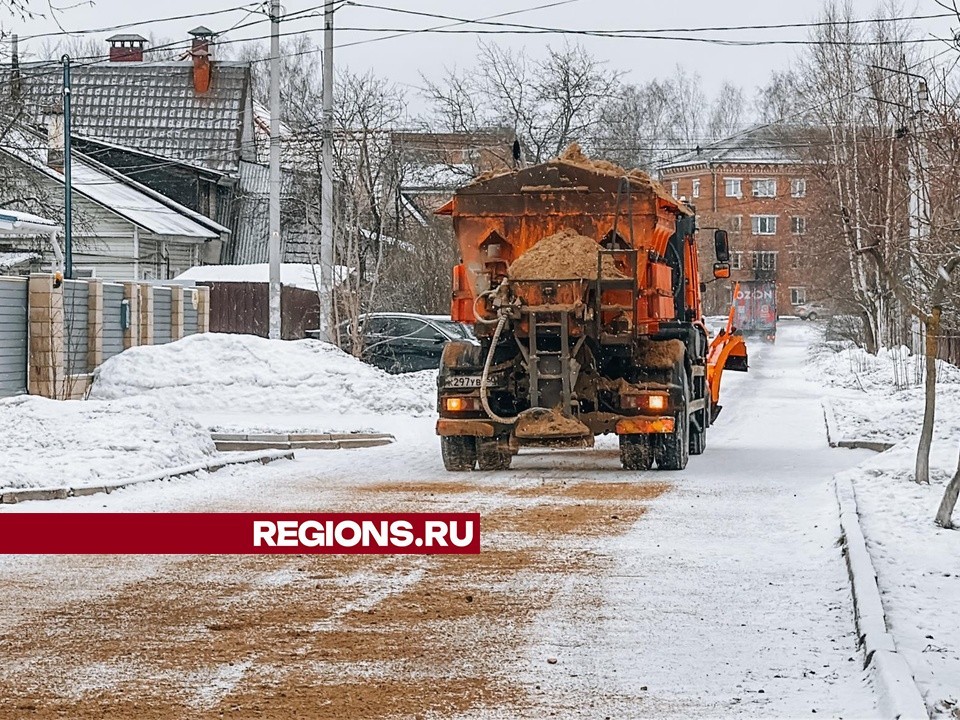 В микрорайоне Чепель рачистили улицы от снега и наледи