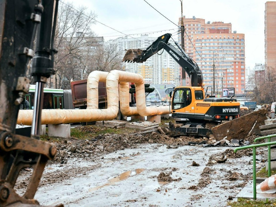 На Юбилейном проспекте в Химках начали демонтировать резервную теплотрассу