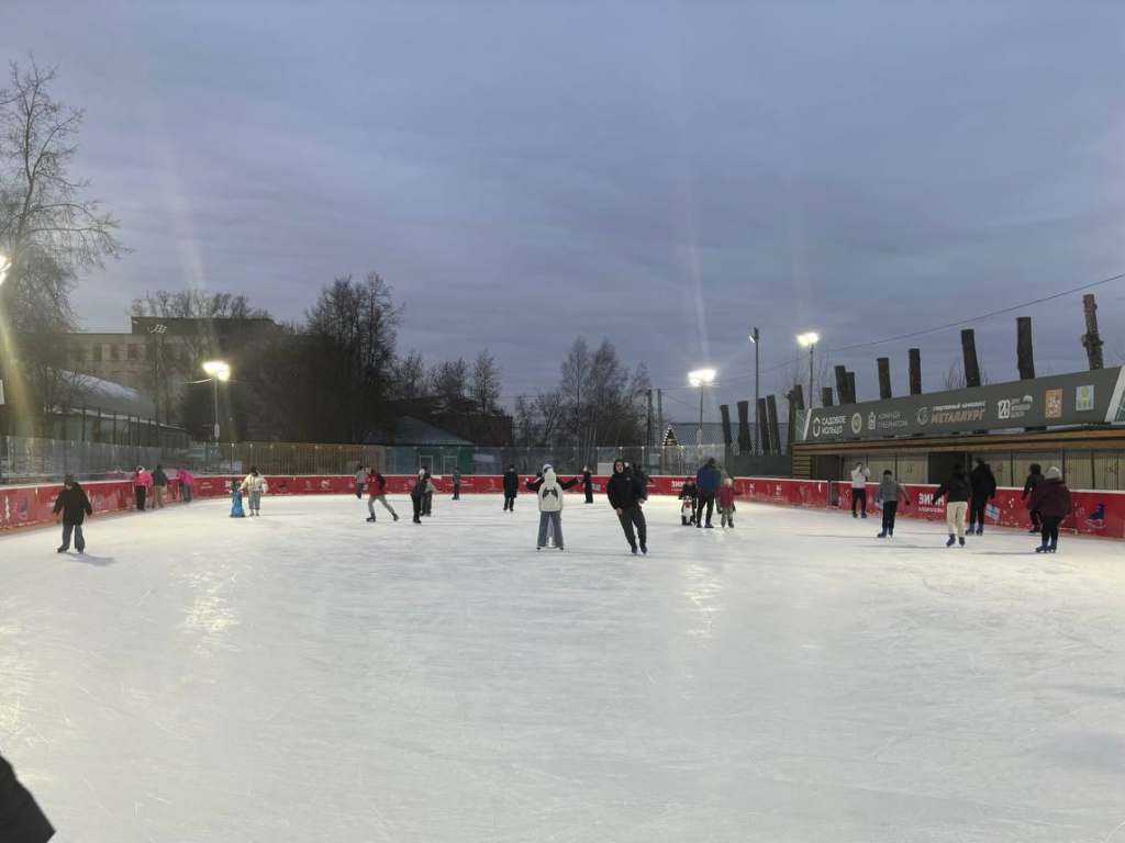 За зиму более 30 тыс. человек покатались на коньках на набережной Сенеж