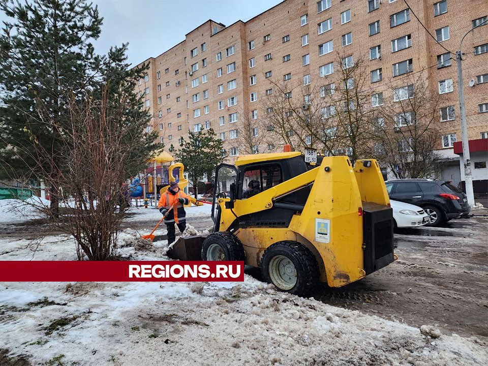 Центральные улицы Солнечногорска очистили от снега и наледи