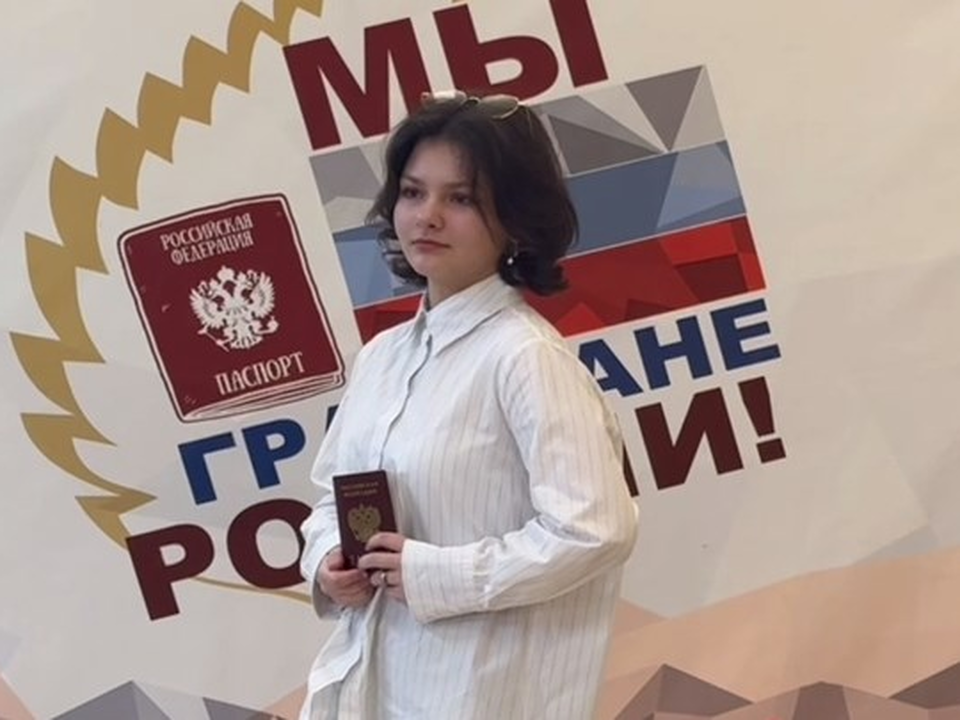 Михаил Соболев поздравил обладателей первых паспортов в Котельниках