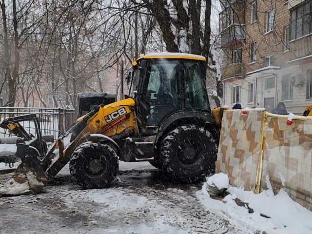 Несмотря на праздничные дни бригады рабочих продолжают налаживать теплоснабжение в Химках