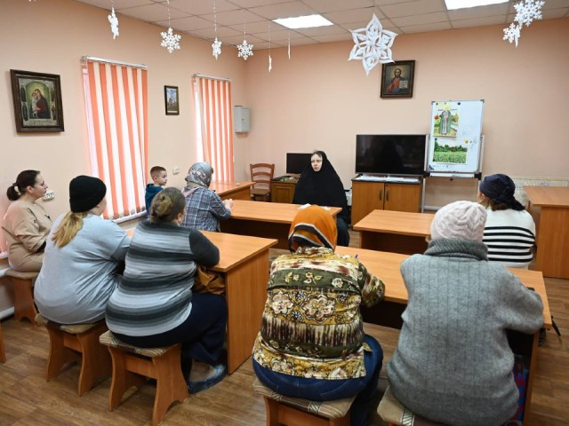 Монахиня Афанасия провела первое занятие Центра милосердия в Серпухове