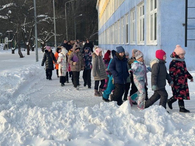 Учеников эвакуировали из школы в Подмосковье