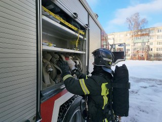 Экстренные службы потушили пожар на предприятии по производству пленки в Химках