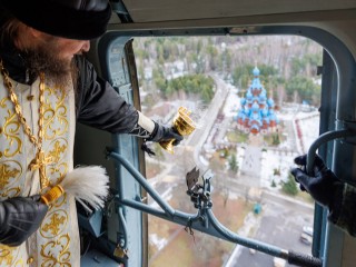 Звездный городок с воздуха окропили святой водой