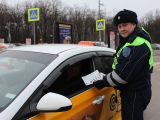 Дорожные инспекторы проверят дзержинских таксистов на легальность деятельности