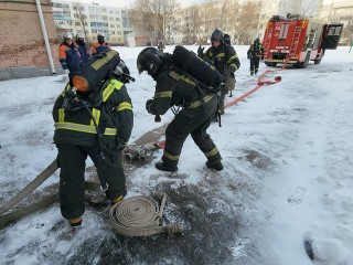 Пожарные, осушающие Черноголовский пруд в Ногинске, озадачили местных жителей