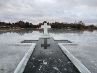 Единственную в Бронницах купель для крещенских купаний обустроили к празднику