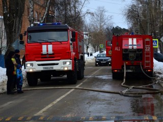 На трассе М-12 сгорел микроавтобус