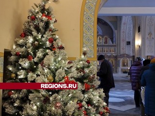 Храмы в Химках украсили к празднованию Рождества