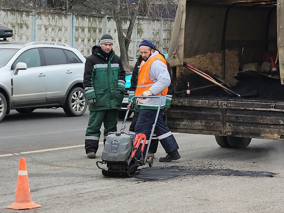 На тротуаре в Шатуре починили опасный люк