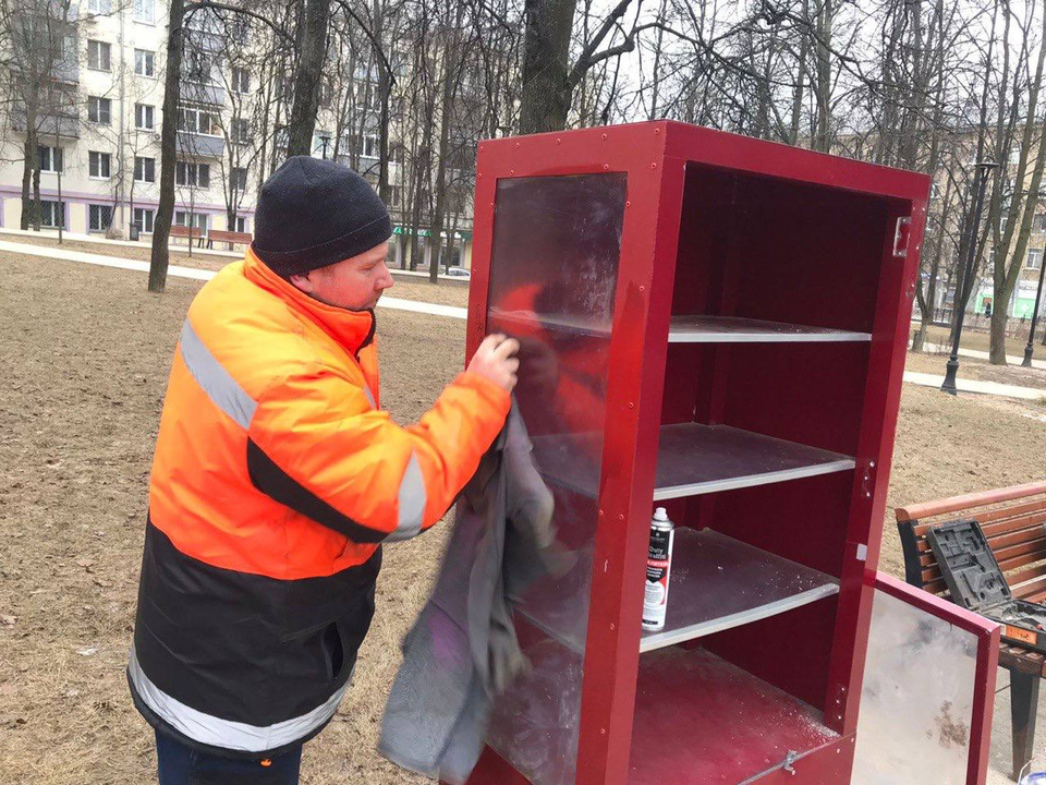 Станцию буккроссинга в сквере Пушкина починили и скоро наполнят книгами