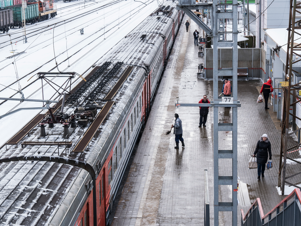 В Томилине «чудо родители» показали ребенку как нельзя переходить железную дорогу