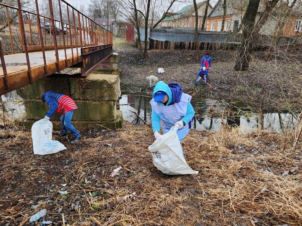 Вобля стала чище: волонтеры привели в порядок берег реки