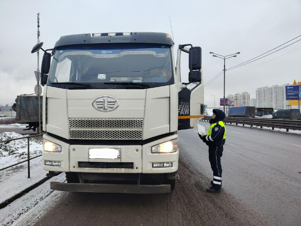 Трех водителей оштрафовали в Химках за незаконную перевозку отходов