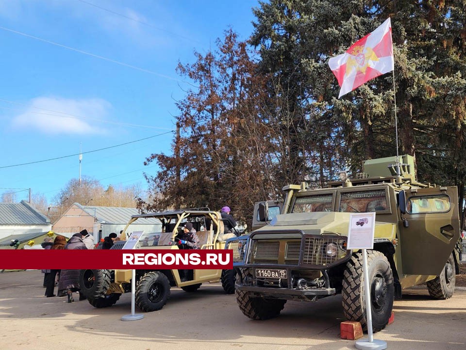 К Дню защитника Отечества в Свердловском организовали выставку военной техники