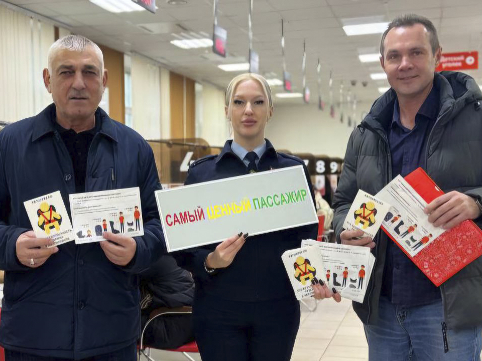 Автоинспекторы Долгопрудного рассказали, как защитить детей в автомобиле