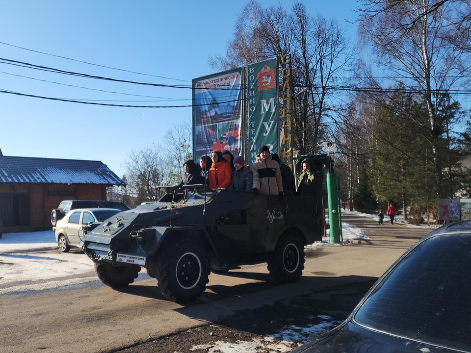 Жителей и гостей Ивановского прокатили на советском танке