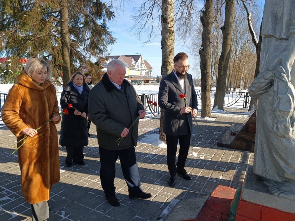 Церемонии возложения цветов в честь Дня защитника Отечества прошли в Наро-Фоминске