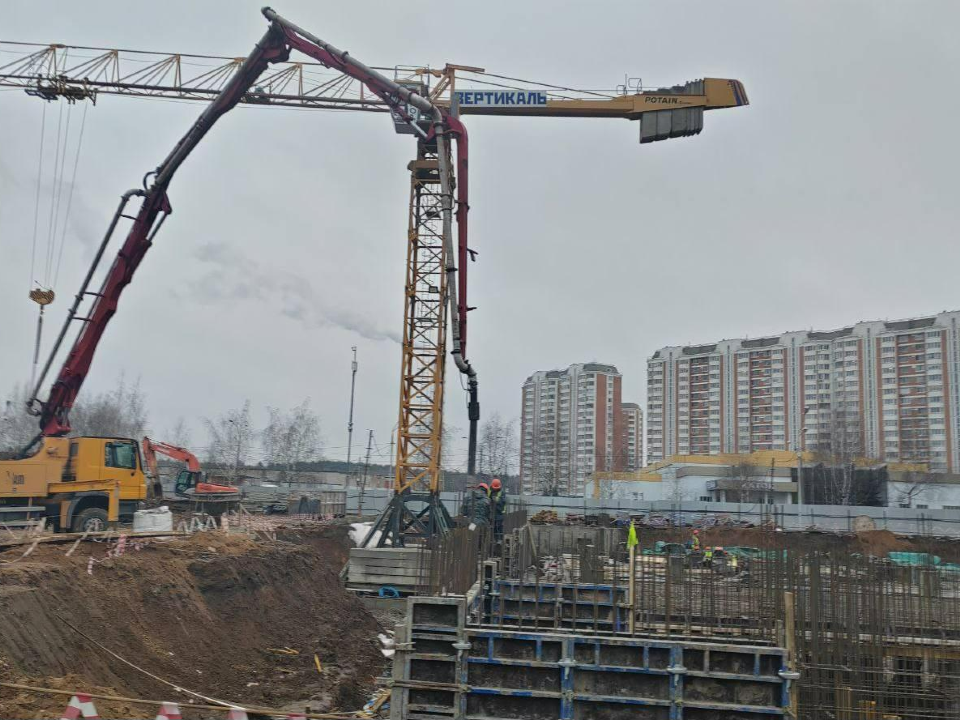 В новом физкультурно-оздоровительном комплексе Лобни приступили к монолитным работам