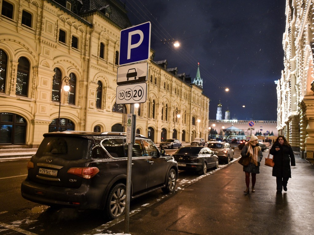 Водители из Подмосковья один день смогут бесплатно парковаться в Москве