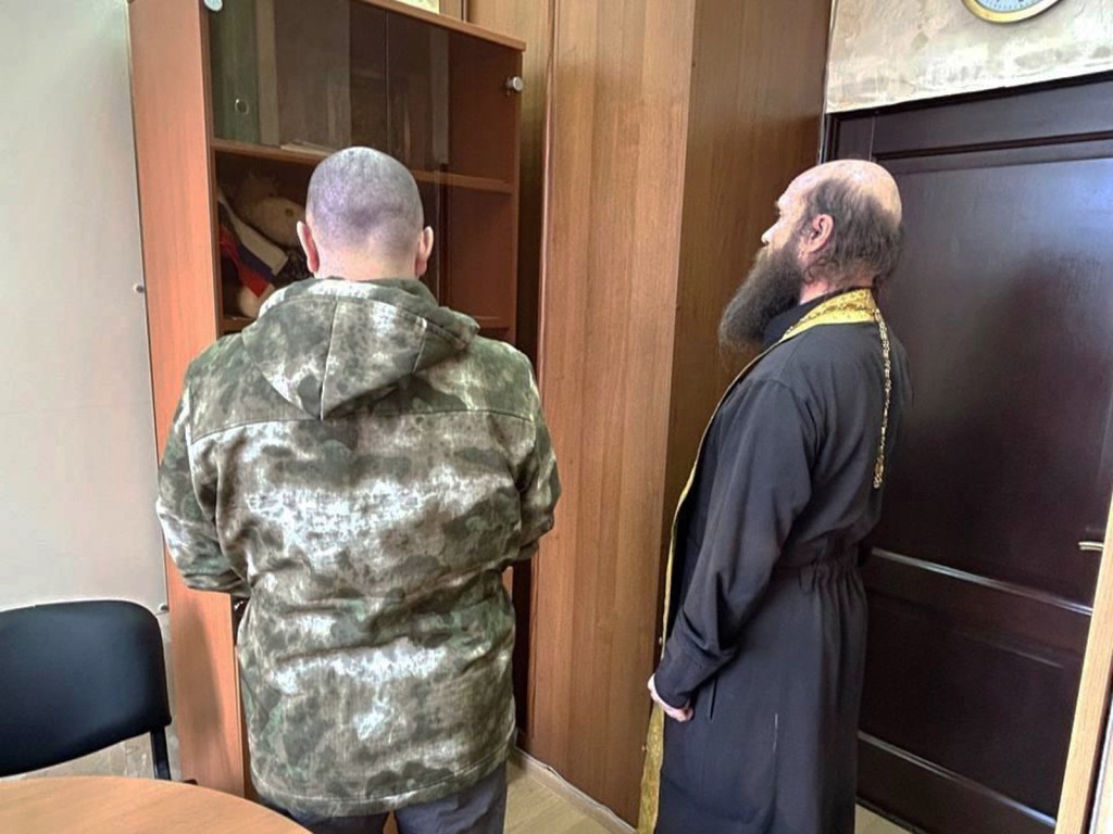 Священнослужитель совершил молебен в фонде «Защитники Отечества» в Ступине